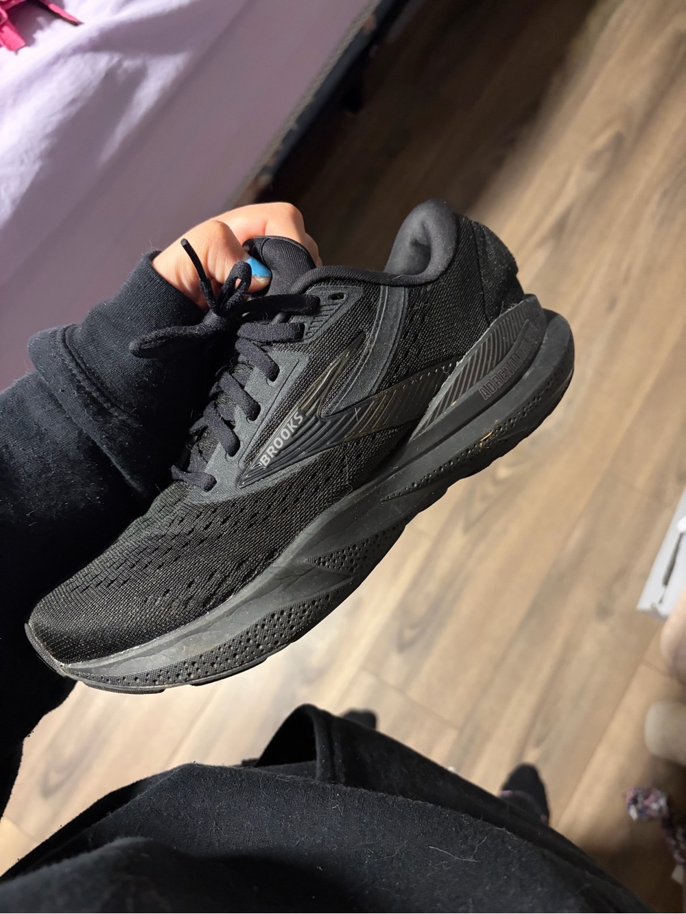 Brooks woman’s Running Shoe - All Black
